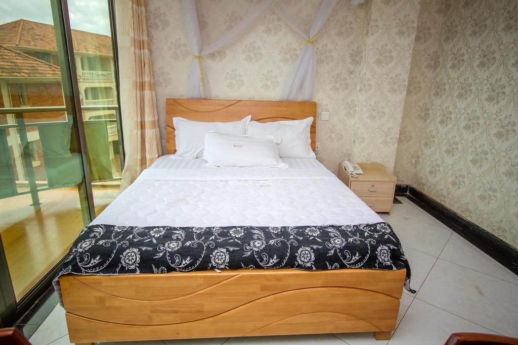 Sal'S Boutique Hotel Kampala Bagian luar foto