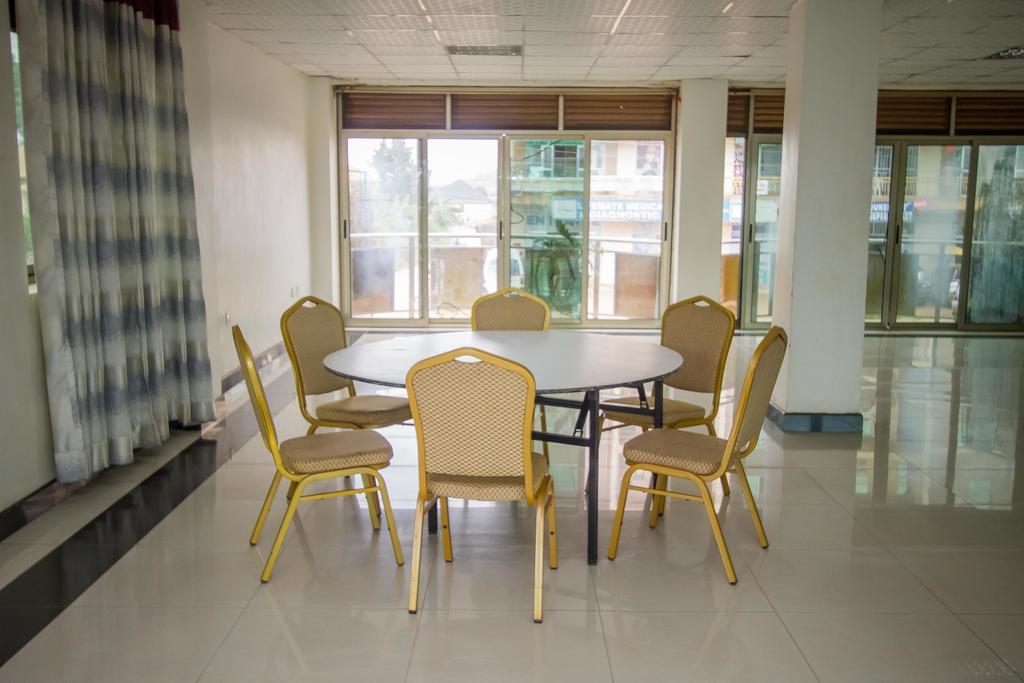 Sal'S Boutique Hotel Kampala Bagian luar foto