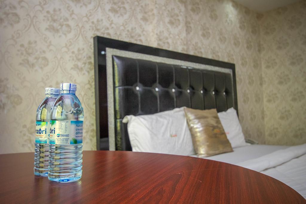 Sal'S Boutique Hotel Kampala Bagian luar foto