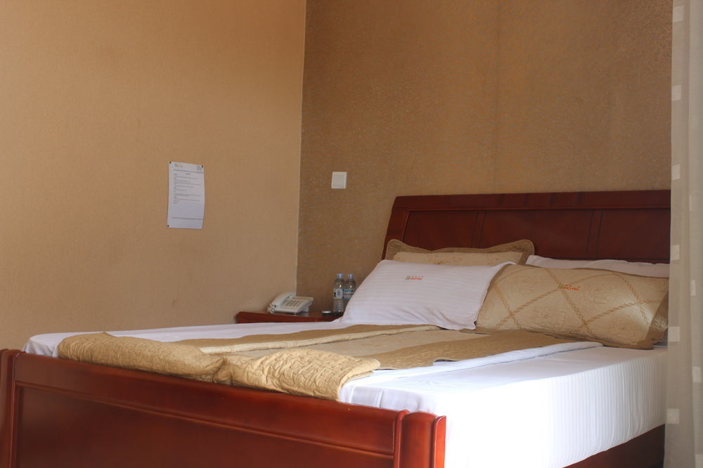 Sal'S Boutique Hotel Kampala Bagian luar foto