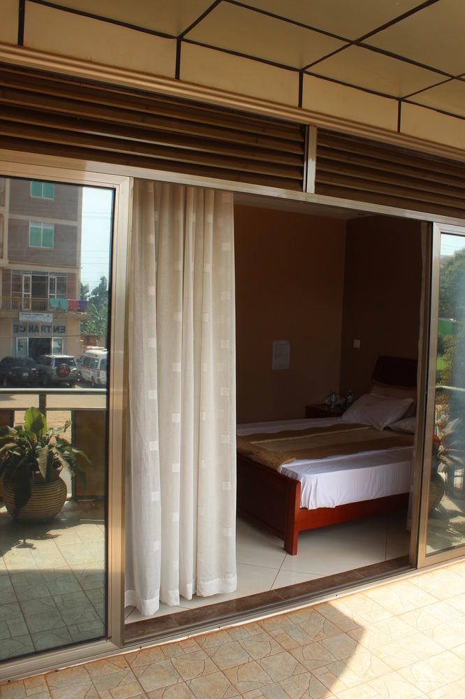 Sal'S Boutique Hotel Kampala Bagian luar foto